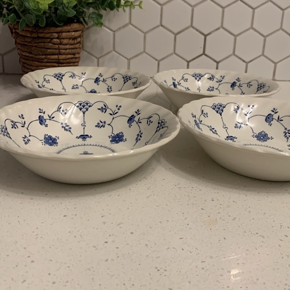 Set of 4 Vintage Myott Finlandia Soup/Salad Bowls 6.25 Some Crazing Classic Blue - Picture 7 of 8